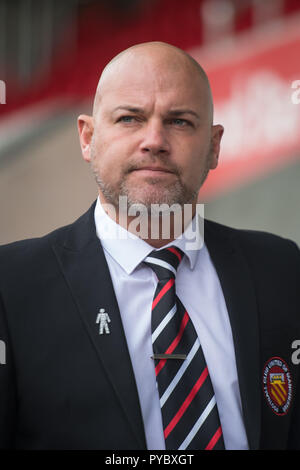 Broadhurst Park, UK, Moston est fréquemment desservie par. 27 octobre 2018. United FC nouvellement nommé manager de Manchester Neil Reynolds arrive au Broadhurst Park, avant de Moston est fréquemment desservie par la Ligue Nationale Amérique du match contre Brackley Town Photo par Matt Wilkinson 07814960751 27/10/2018 Credit : Matthew Wilkinson/Alamy Live News Banque D'Images