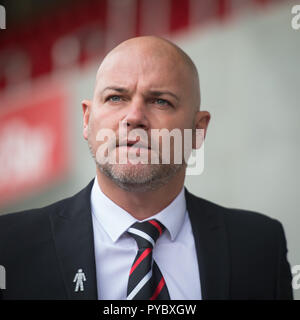 Broadhurst Park, UK, Moston est fréquemment desservie par. 27 octobre 2018. United FC nouvellement nommé manager de Manchester Neil Reynolds arrive au Broadhurst Park, avant de Moston est fréquemment desservie par la Ligue Nationale Amérique du match contre Brackley Town Photo par Matt Wilkinson 07814960751 27/10/2018 Credit : Matthew Wilkinson/Alamy Live News Banque D'Images