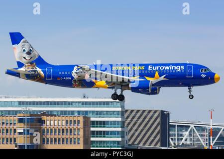 Stuttgart, Allemagne - le 21 mai 2018 : Eurowings Airbus A320 avion à l'aéroport de Stuttgart en Allemagne. Dans le monde d'utilisation | Banque D'Images