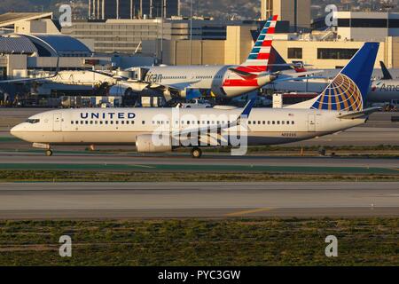 Los Angeles, USA - 19. Février 2016 : United Airlines Boeing 737-800 à l'aéroport de Los Angeles (LAX) aux Etats-Unis. Dans le monde d'utilisation | Banque D'Images