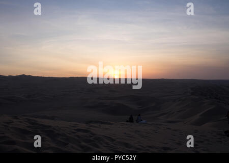 Coucher du soleil dans le désert - Huacachina Banque D'Images