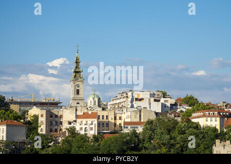 Panorama de la vieille ville de Belgrade avec un accent sur la cathédrale Saint Michel, également connu sous le nom de Crkva Saborna, avec sa célèbre horloge vu de loin. Banque D'Images