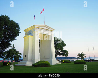 Peace Arch boarder crossing, entre la Colombie-Britannique, le Canada et l'État de Washington, USA Banque D'Images