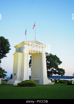 Peace Arch boarder crossing, entre la Colombie-Britannique, le Canada et l'État de Washington, USA Banque D'Images