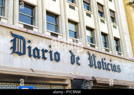 La façade de l'immeuble dans la rua da Liberdade, où était le siège d'un journal portugais, le Diario de Noticias Banque D'Images