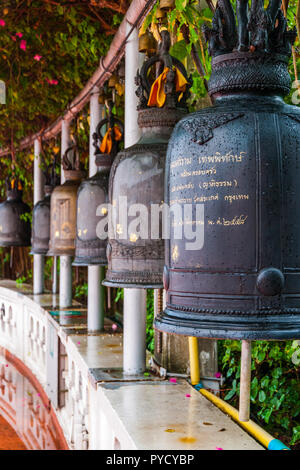 Cloches de temple Wat Saket Golden Mountain, Bangkok Banque D'Images