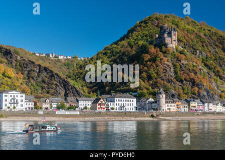 Katz château avec vue sur Rhin ville de St Goarshausen en automne, Allemagne Banque D'Images