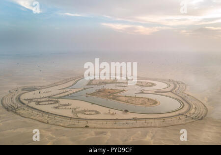 Vue aérienne de Al Qudra lacs dans un désert près de Dubaï Banque D'Images