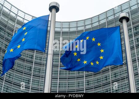 Belgique : drapeaux européens devant la Commission européenne à Bruxelles. Photo de 12. Août 2017. Dans le monde d'utilisation | Banque D'Images