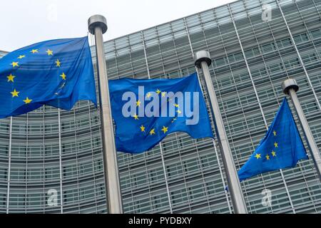 Belgique : drapeaux européens devant la Commission européenne à Bruxelles. Photo de 12. Août 2017. Dans le monde d'utilisation | Banque D'Images