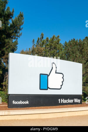 MENLO Park, CA/USA - 21 octobre 2018 : le siège social de Facebook signe campus dans la Silicon Valley. Banque D'Images