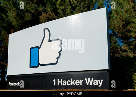 MENLO Park, CA/USA - 21 octobre 2018 : le siège social de Facebook signe campus dans la Silicon Valley. Banque D'Images