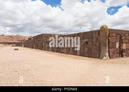 Détail du Mur en ruines Tiwanaco près de La Paz en Bolivie. Culture et archéologie Banque D'Images