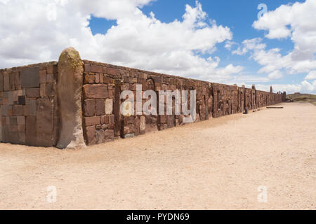 Détail du Mur en ruines Tiwanaco près de La Paz en Bolivie. Culture et archéologie Banque D'Images