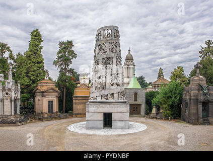 Mémorial à industriel du textile italien Antonio Bernocchi par l'architecte Alessandro Minali et sculpteur Giannino Castiglioni.Cimetière Monumental,Milan Banque D'Images