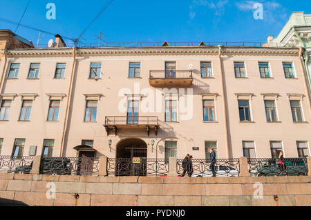 Saint-pétersbourg, Russie - le 3 octobre 2016. Bâtiment historique connu comme Ebeling House, construite en 1803. Quai de la rivière Moïka à Saint-Pétersbourg, Russie Banque D'Images