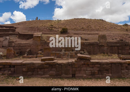 Détail du Mur en ruines Tiwanaco près de La Paz en Bolivie. Culture et archéologie Banque D'Images