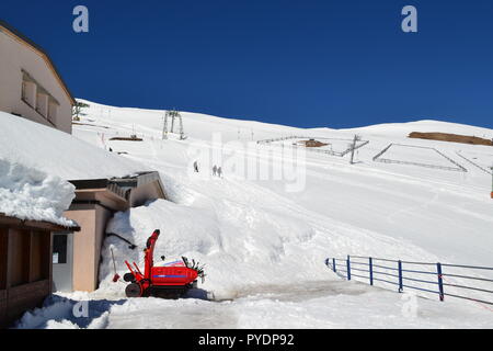 Vue depuis les Rochers de Naye, atteint par la foule de Montreux. Près du café et le sommet. L'infrastructure de ski et télésiège sont visibles Banque D'Images