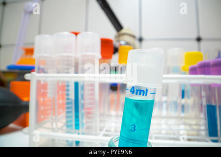 Tubes à essai dans le laboratoire médical. science laboratory test tubes , matériel de laboratoire Banque D'Images