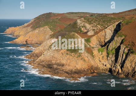 Côte sauvage à Crabbe sur la côte nord de Jersey , Îles de la Manche Banque D'Images