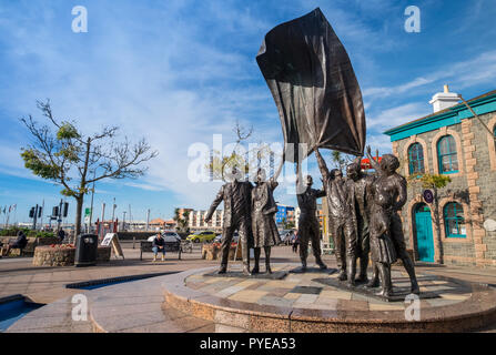 Monument de la libération à la place de la libération, St Helier, Jersey par le sculpteur Philip Jackson Banque D'Images