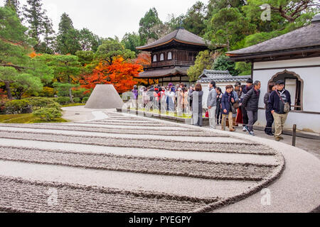 Célèbre Temple Ginkaku-ji (Pavillon d'argent) a officiellement nommé Jishō-ji ('Temple de Shining miséricorde") au jour d'automne, Kyoto, Japon, Kansai Banque D'Images