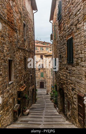 Des rues étroites de la ville médiévale de Campiglia Marittima en Toscane - 17 Banque D'Images