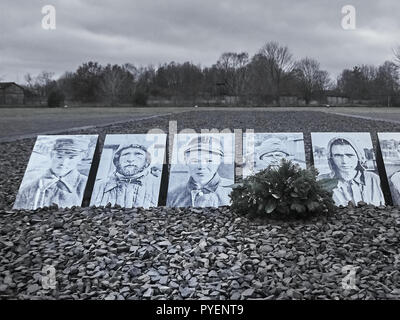 Orianenburg, Allemagne - 12 décembre 2017 : vue d'un rangée de photos dédié aux victimes au camp de concentration de Sachsenhausen Banque D'Images