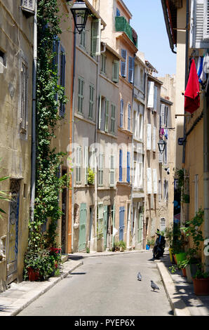 Vue de dessus Rue Baussenque, l'une des plus spacieuses rues dans le panier de Marseille, la seule partie de la ville antique Banque D'Images