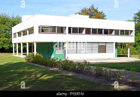 L'extérieur de Le Corbusier's iconic Villa Savoye, pionnier dans le style International, construit 1929-1931, rescapé de plusieurs propositions, démolition Banque D'Images