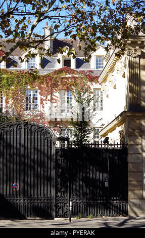 Vue de l'arrière, côté jardin, de l'hôtel de Sagonne, un bel hôtel particulier, vue du Boulevard Beaumarchais. Banque D'Images