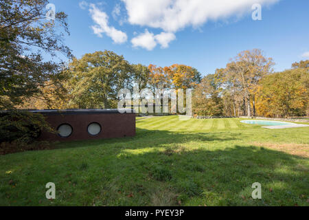 La vitre et maison en brique, ou Johnson House, construite en 1949, est maintenant une maison historique, conçu par Philip Johnson à New Canaan, CT, USA Banque D'Images