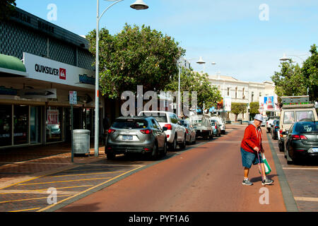 GERALDTON, AUSTRALIE - Le 21 août 2018 : Les Véhicules sur la rue principale de Marine Terrace Banque D'Images