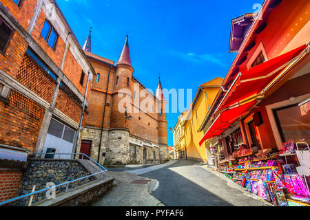 Vue panoramique au centre ville dans les rues pittoresques de Marija Bistrica culte, célèbre station touristique en Croatie, Zagorje. Banque D'Images