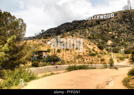 Le célèbre panneau Hollywood à Hollywood Hills, dans la banlieue de Los Angeles aux Etats-Unis Banque D'Images