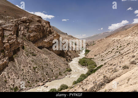 La rivière Pamir de la vallée de Wakhan détour entre Langar et Alichur, Pamir Highway, Haut-badakhchan, Tadjikistan Banque D'Images