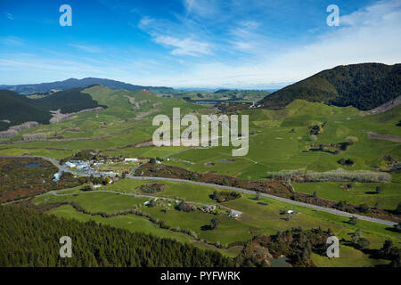 Terres agricoles à Waiotapu, près de Rotorua, île du Nord, Nouvelle-Zélande - vue aérienne Banque D'Images