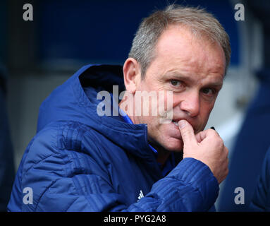 Londres, Royaume-Uni. Octobre 27, 2018 gestionnaire d'Ipswich Town Bryan Klug (soignant) au cours de Sky Bet match de championnat entre Millwall et Ipswich Town à l'Den Sol, Londres. Action Sport Crédit photo FA Premier League Ligue de football et les images sont soumis à licence DataCo usage éditorial seulement aucune utilisation non autorisée avec l'audio, vidéo, données, listes de luminaire (en dehors de l'UE), club ou la Ligue de logos ou services 'live'. En ligne De-match utilisation limitée à 45 images ( +15 en temps supplémentaire). Aucune utilisation d'émuler des images en mouvement. Action Crédit : Foto Sport/Alamy Live News Banque D'Images