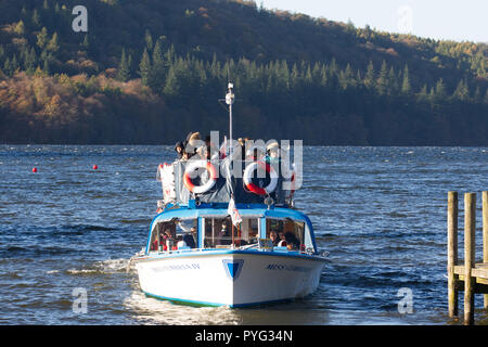 Le lac Windermere Cumbria UK 27 octobre 2018 journée ensoleillée claire mais frein north wind chill factor donne des 0c à la north jusqu'au lac de la haute lande .Credit:Gordon Shoosmith/Alamy Live News Banque D'Images