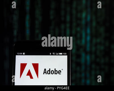 Kiev, Ukraine. 26Th Oct, 2018. Adobe Inc. logo vu affichée sur téléphone intelligent. Adobe Inc. est une multinationale américaine de logiciels d'entreprise. Crédit : Igor Golovniov SOPA/Images/ZUMA/Alamy Fil Live News Banque D'Images