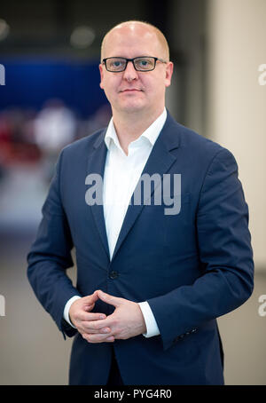 Dresde, Allemagne. 27 Oct, 2018. 27 octobre 2018, l'Allemagne, Dresden : Henning Homann, nouveau secrétaire général de la SPD Saxon, admis à l'État partie de conférence. Credit : Monika Skolimowska/dpa-Zentralbild/dpa/Alamy Live News Banque D'Images