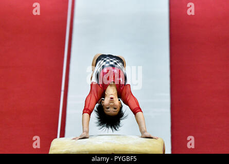 Doha, Qatar. 27 Oct, 2018. Mai Murakami du Japon fait concurrence au cours de la Women's Vault Qualification des 48e Championnats du monde de gymnastique à Doha, capitale du Qatar, le 27 octobre 2018. Credit : Xinhua /Nikku/Xinhua/Alamy Live News Banque D'Images