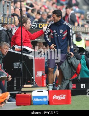 Mainz, Allemagne. 27 Oct, 2018. firo : 27.10.2018 Football, Football : 1. Saison 2018/2019, Bundesliga FSV FSV FSV Mainz 05 - FC Bayern München Tapis FCB Hummels, blessure, blessés, le geste, le geste, l'utilisation de crédit dans le monde entier | : dpa/Alamy Live News Banque D'Images