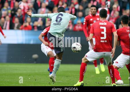 Mainz, Allemagne. 27 Oct, 2018 : 27.10.2018 Fuvuball. firo, Football : 1. Saison 2018/2019, Bundesliga FSV FSV FSV Mainz 05 - FC Bayern Munich Munich Munich, objectif, FCB Thiago, l'utilisation de crédit dans le monde entier | : dpa/Alamy Live News Banque D'Images