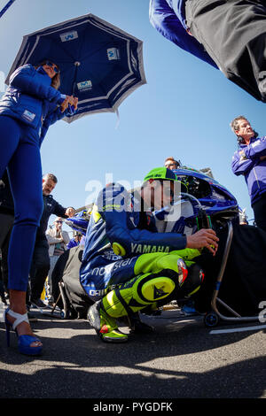 Melbourne, Australie. Dimanche, 28 octobre, 2018. Phillip Island, Australie. Valentino Rossi sur la grille avant le début de la course de dimanche. Credit : Russell Hunter/Alamy Live News Banque D'Images