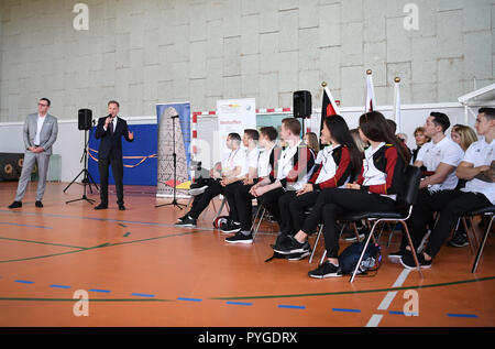 Doha, Katar. 28 Oct, 2018. Bienvenue à l'école allemande. GES/gym/Championnats du monde de gymnastique à Doha, visitez le Turnteam l'Allemagne dans l'École Allemande Doha, 28.10.2018 - GES/Gymnastique Artistique Gymnastique/Championnats du Monde : 28.10.2018 - utilisation dans le monde entier | Credit : dpa/Alamy Live News Banque D'Images