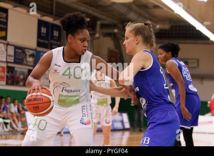 Bad Aibling, Germnany. 27 Oct, 2018. De gauche Destinee Lashea YOUNG (Bad Aibling/US), Leonie FIEBICH (Wasserburg), .Womans Allemand Basketball League 2018/19, 27 Oct, 2018 Firegirls, Bad Aibling vs TSV Wasserburg, Sportspark Bad Aibling, Crédit : Wolfgang Fehrmann/ZUMA/Alamy Fil Live News Banque D'Images