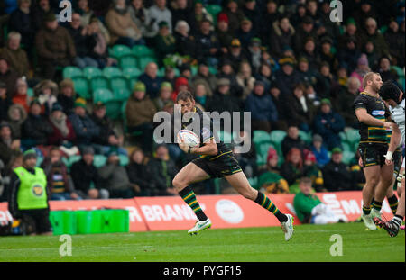 Northampton, Royaume-Uni. 27 octobre 2018. Tom Wood de Northampton Saints au cours de la Premiership Rugby Cup match entre Northampton Saints et Bristol les ours. Andrew Taylor/Alamy Live News Banque D'Images