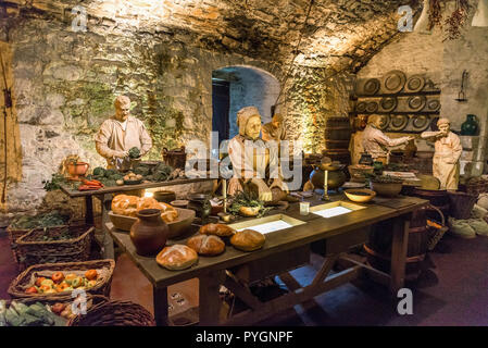 L'une des scènes dans la grande exposition cuisines dans l'étroite près de la Grande Salle, le château de Stirling, Ecosse Banque D'Images