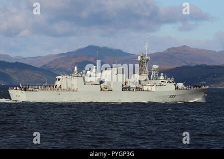 Le NCSM Toronto (FFH-333), une frégate de classe (ou ville-class frigate) exploité par la Marine royale canadienne, en passant sur un retour Gourock à Glasgow. Banque D'Images